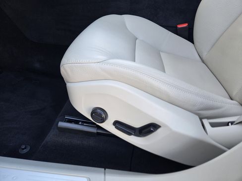 Used 2025 Volvo XC60 T8 Plus w/ Protection Package Premier image 34