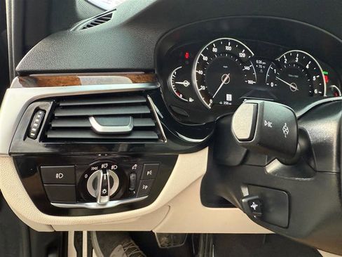 Used 2019 BMW 540i xDrive w/ M Sport Package image 33