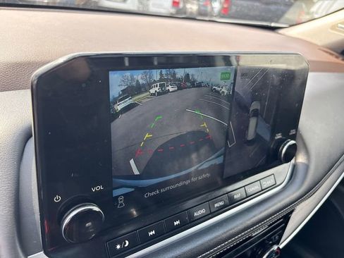 Used 2021 Nissan Rogue Platinum FWD image 23