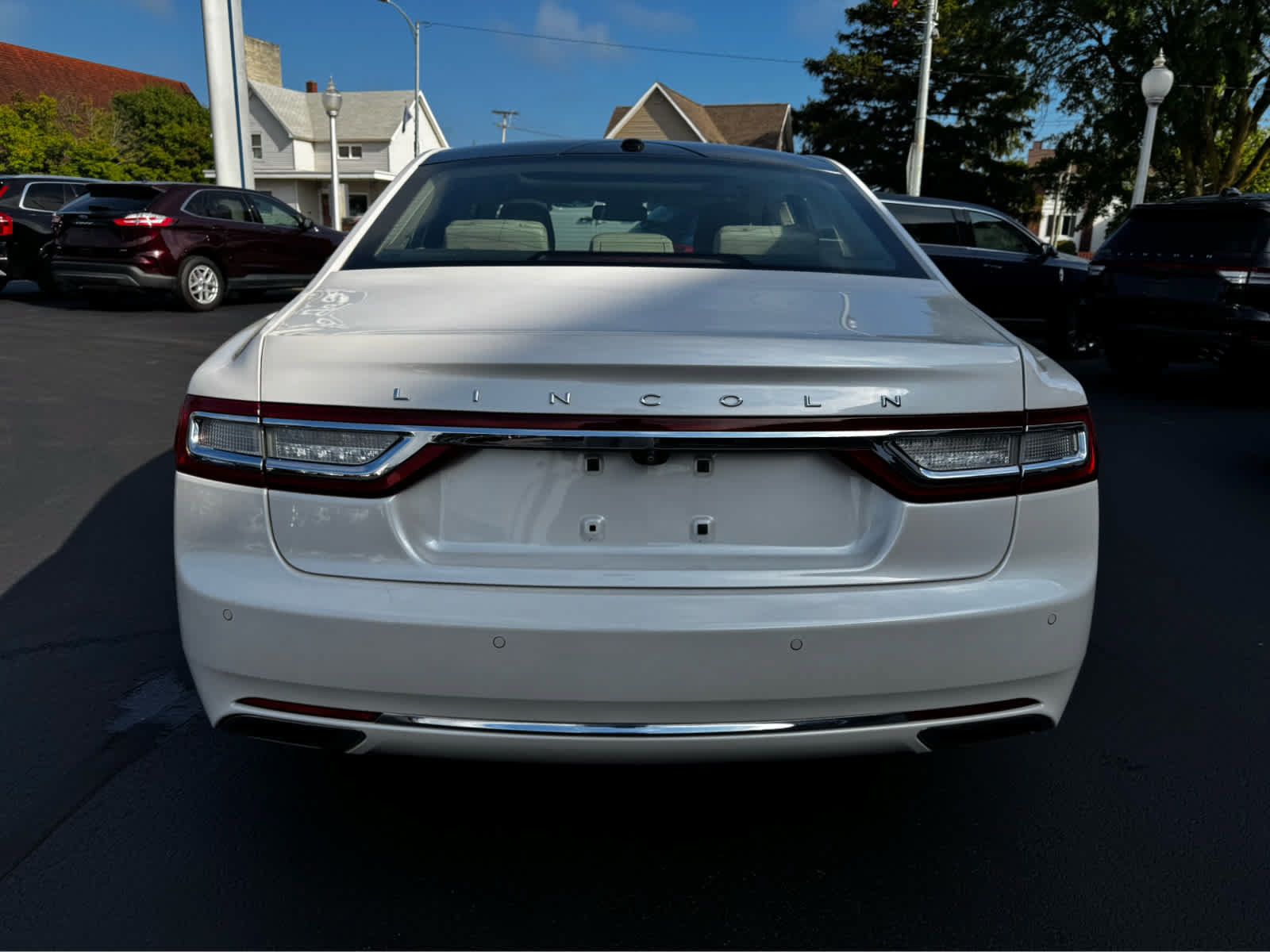 Used 2017 Lincoln Continental Reserve w/ Luxury Package FWD image 11