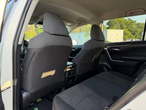 Used 2020 Toyota RAV4 XLE FWD image 25