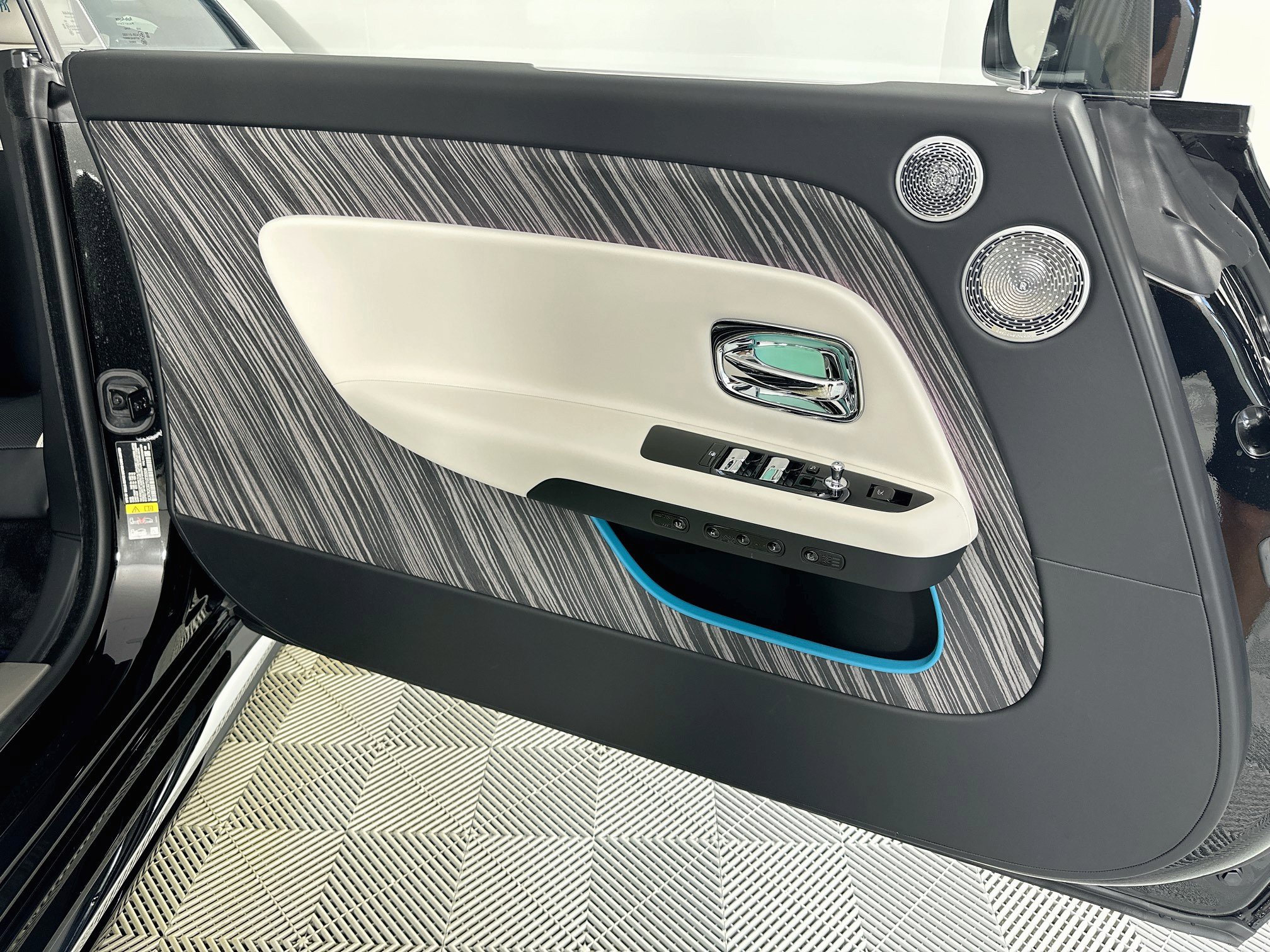 New 2026 Rolls-Royce Spectre w/ Spectre Enhancement Package AWD/4WD image 15