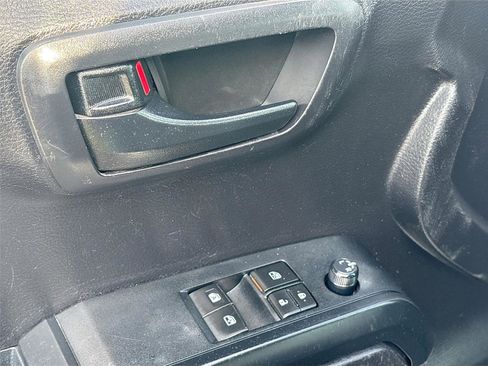 Used 2020 Toyota Tacoma SR image 18