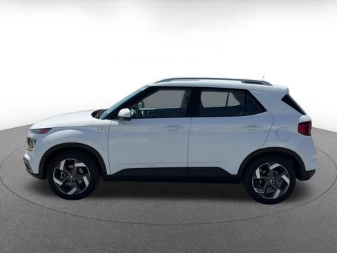 Used 2025 Hyundai Venue SEL FWD image 8
