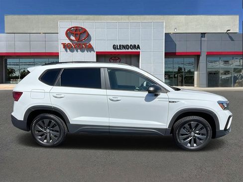 Used 2023 Volkswagen Taos S FWD image 2