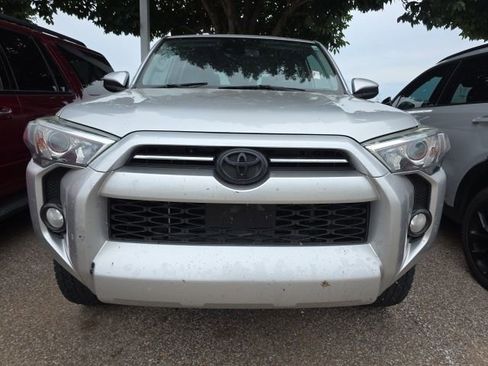 Used 2020 Toyota 4Runner SR5 AWD/4WD image 2
