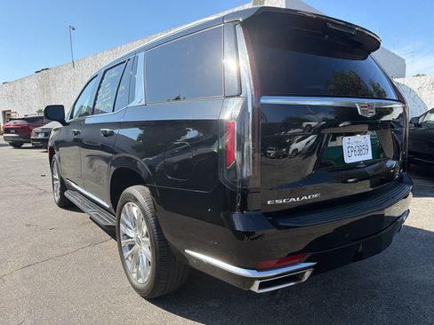 Used 2023 Cadillac Escalade Premium Luxury AWD/4WD image 6