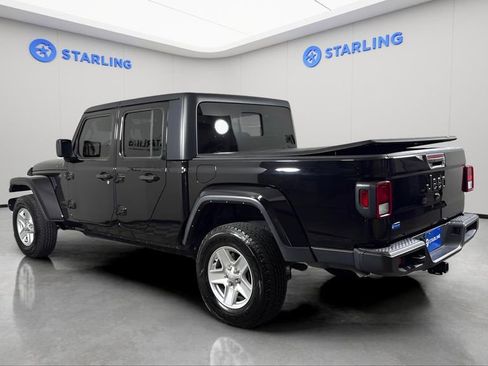 Used 2022 Jeep Gladiator Sport image 8