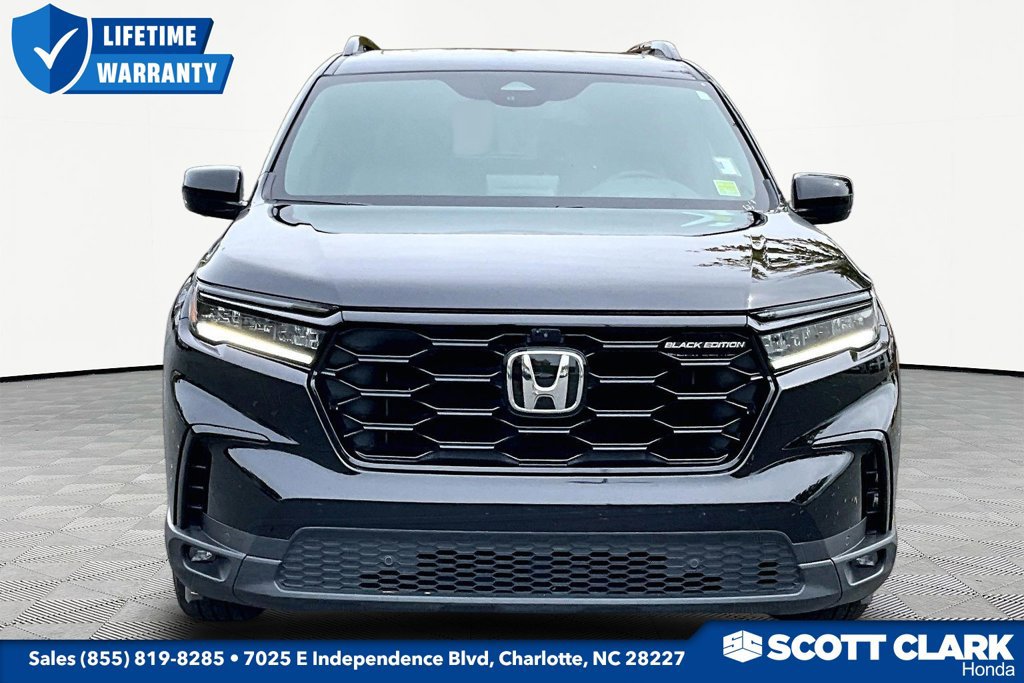 Used 2025 Honda Pilot Black Edition image 2