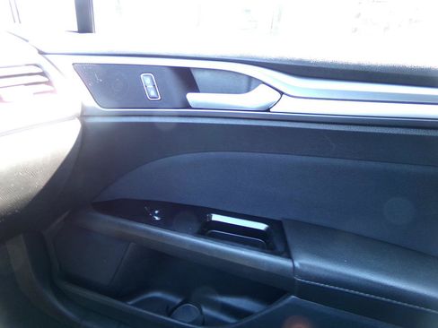 Used 2014 Ford Fusion SE FWD image 15