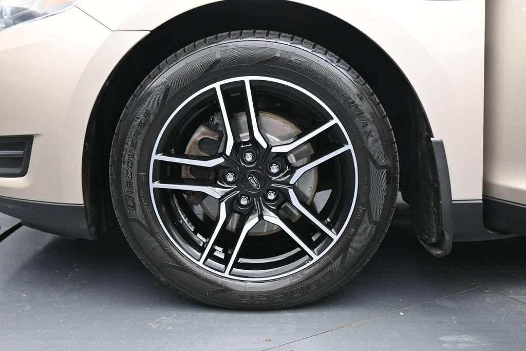 Used 2018 Ford Taurus SEL FWD image 27