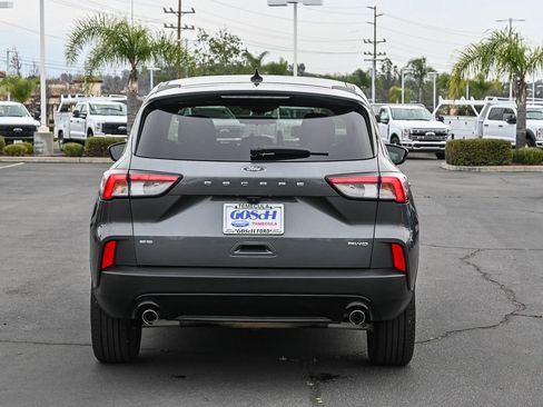 Used 2022 Ford Escape SE w/ SE Sport Appearance Package image 5