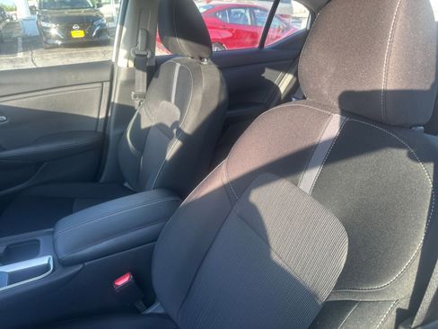 Used 2025 Nissan Sentra SV FWD image 34
