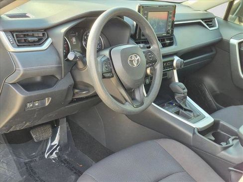 Used 2020 Toyota RAV4 LE FWD image 9