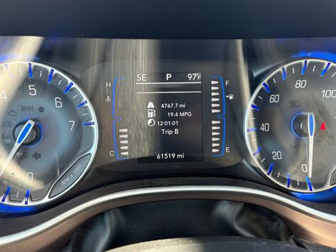Used 2022 Chrysler Voyager LX FWD image 19