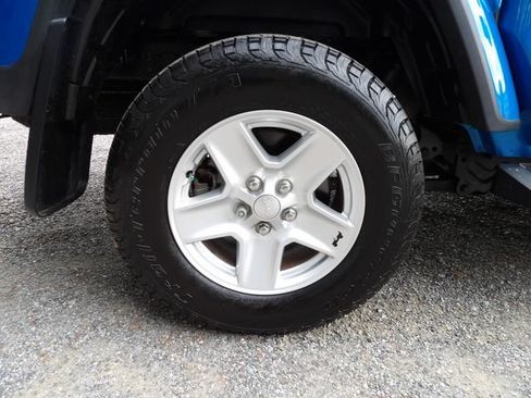 Used 2020 Jeep Gladiator Sport w/ Quick Order Package 24S AWD/4WD image 9