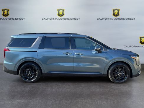 Used 2025 Kia Carnival SX Prestige image 4