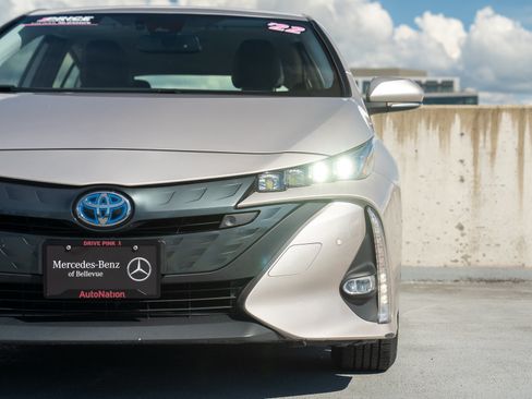 Used 2022 Toyota Prius Prime Limited FWD image 7