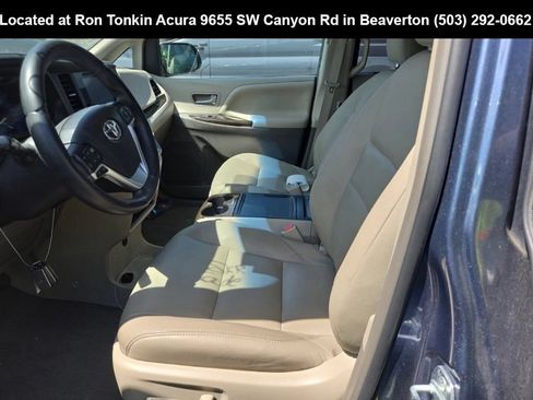 Used 2017 Toyota Sienna XLE FWD image 8