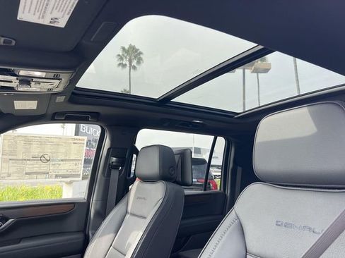 New 2026 GMC Yukon XL Denali w/ Denali Reserve Package RWD image 25
