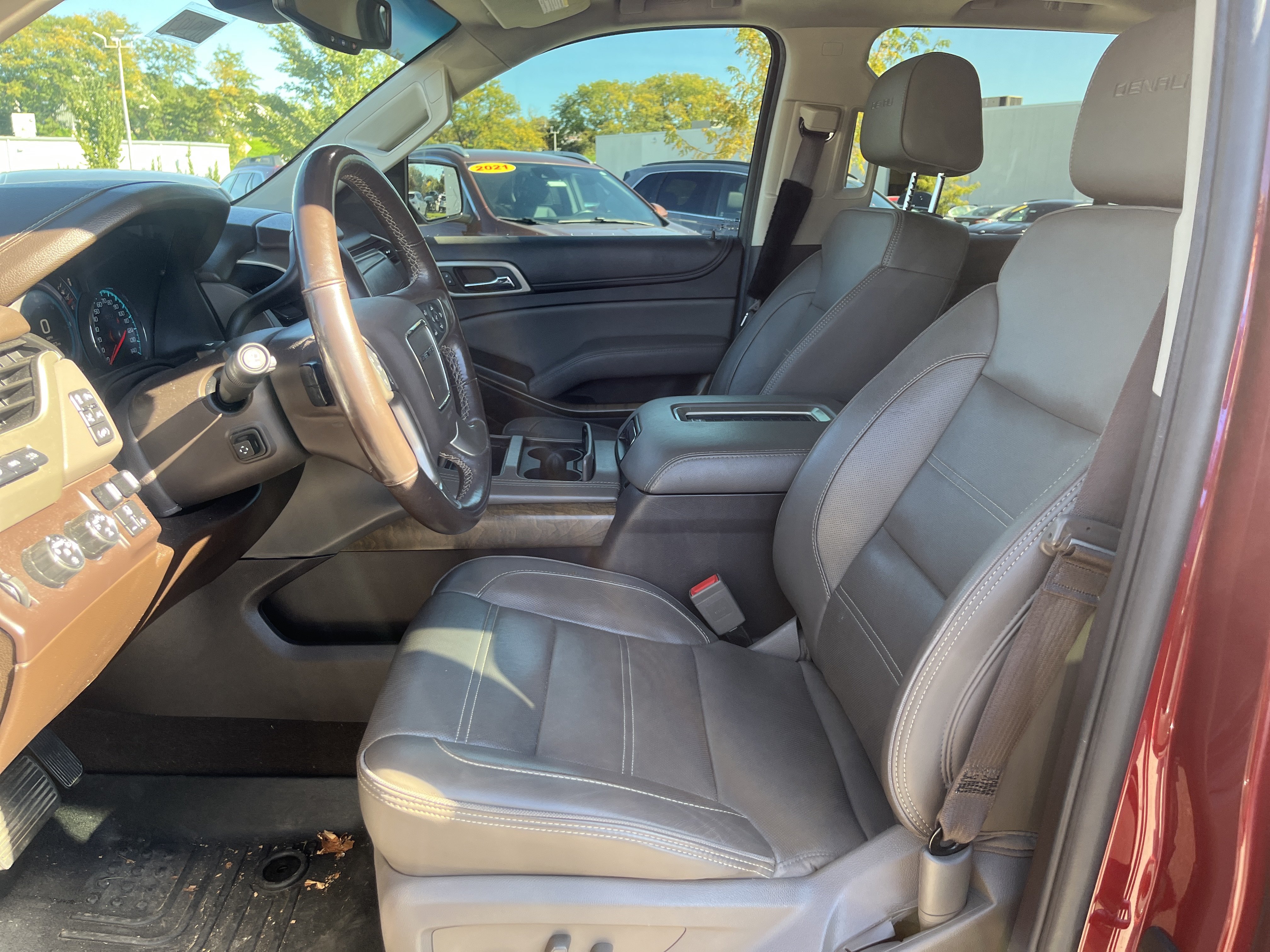 Used 2018 GMC Yukon Denali w/ Open Road Package AWD/4WD image 3