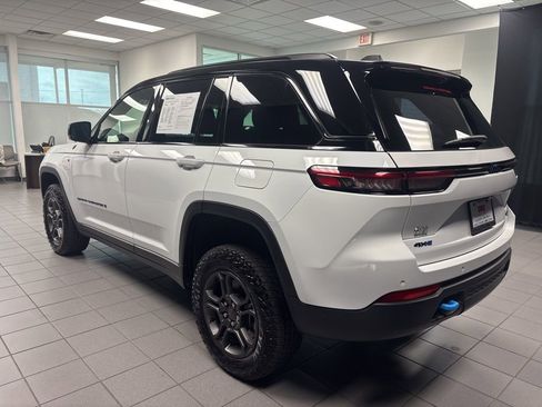 Used 2024 Jeep Grand Cherokee Trailhawk w/ Luxury Tech Group III image 8