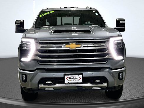 Used 2024 Chevrolet Silverado 2500 High Country w/ High Country Premium Package image 3