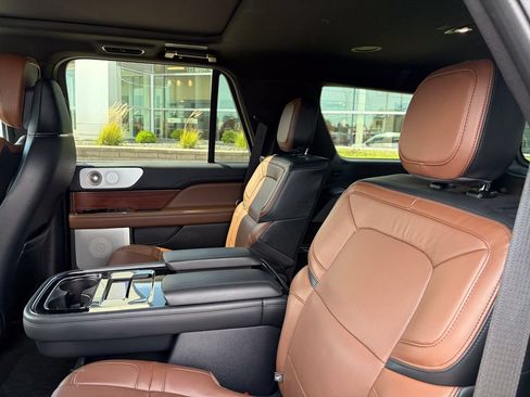 Used 2023 Lincoln Navigator Reserve AWD/4WD image 14
