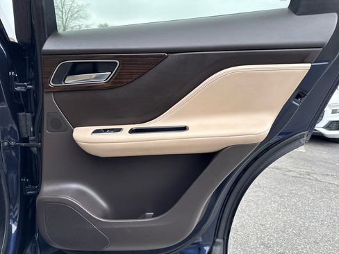 Used 2017 Jaguar F-PACE Prestige image 32