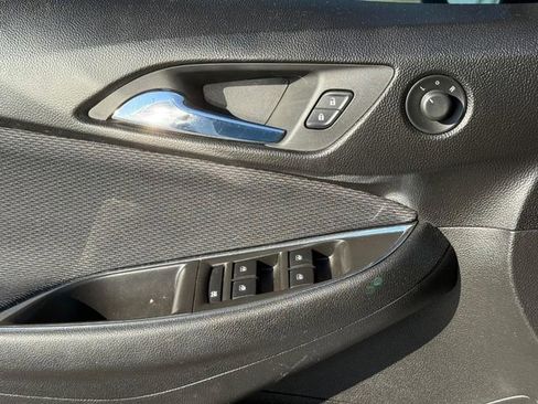 Certified 2017 Chevrolet Cruze LT w/ Convenience Package image 22