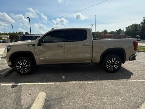 Used 2022 GMC Sierra 1500 AT4 w/ AT4 Preferred Package AWD/4WD image 1