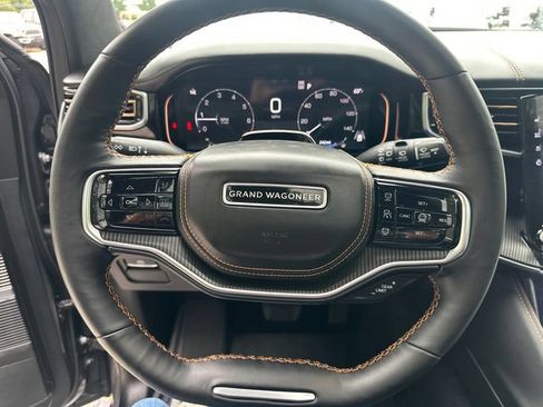 Used 2025 Jeep Grand Wagoneer Series III w/ Rear Seat Video Group 1 AWD/4WD image 31