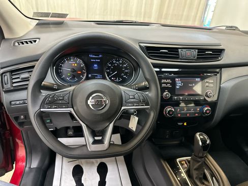 Certified 2018 Nissan Rogue Sport S w/ S Appearance Package AWD/4WD image 3