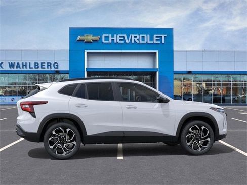 New 2026 Chevrolet Trax RS w/ Sunroof Package image 5