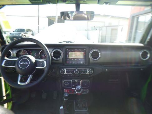 Used 2019 Jeep Wrangler Unlimited Rubicon w/ Uconnect 4C Nav & Sound Group image 9