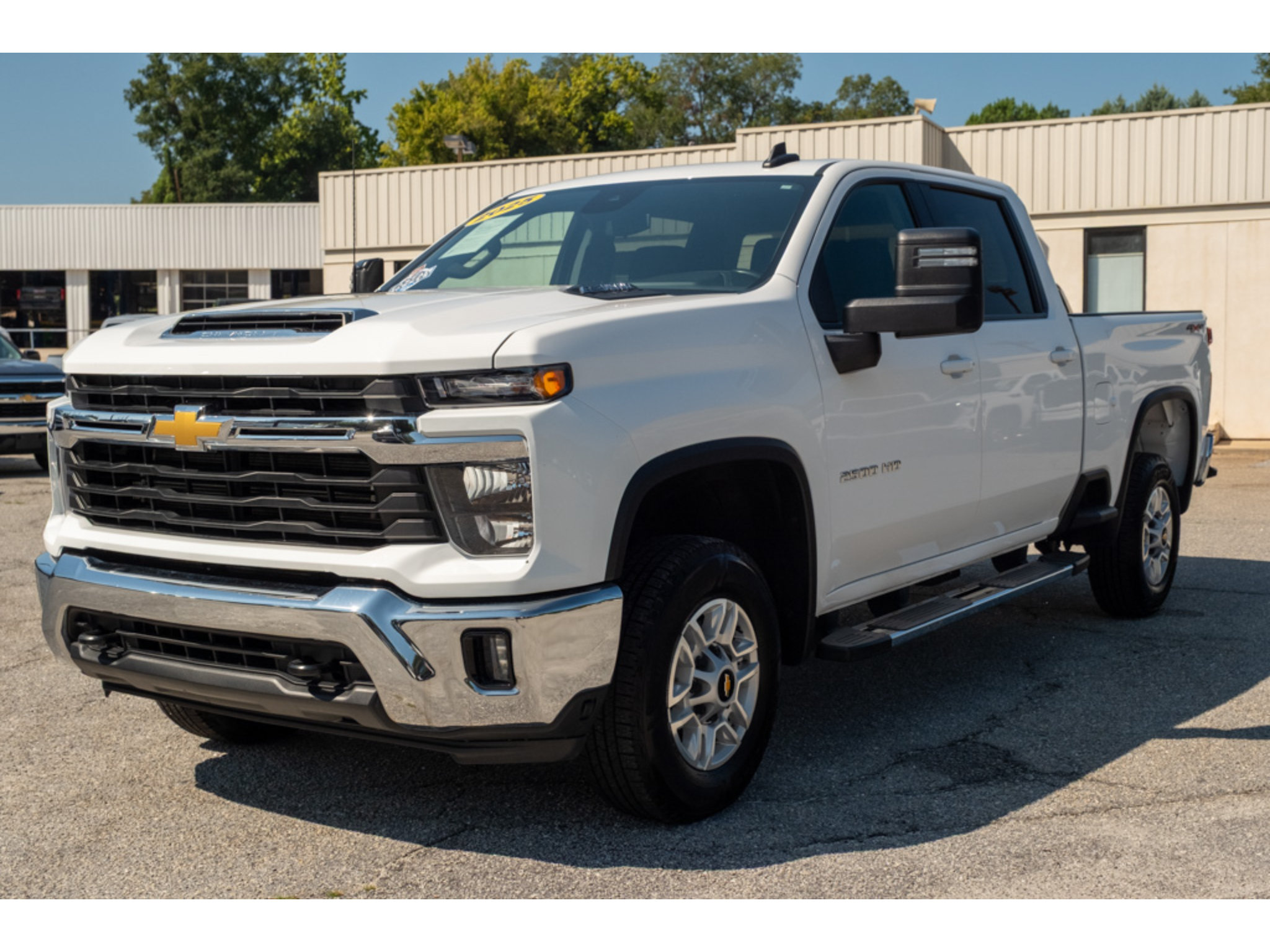 Used 2025 Chevrolet Silverado 2500 LT w/ Convenience Package AWD/4WD image 4