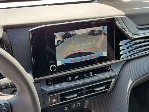 Used 2026 Toyota Camry Hybrid image 30