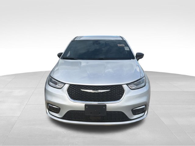 Used 2026 Chrysler Pacifica Select FWD image 3