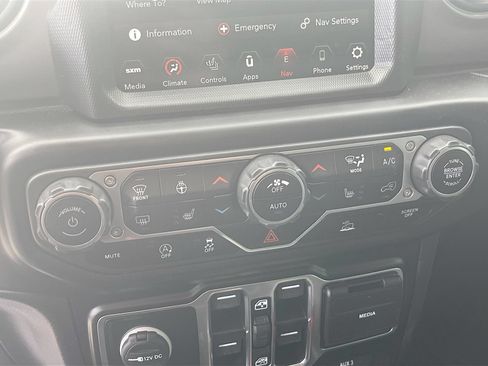 Used 2022 Jeep Wrangler Unlimited Sport AWD/4WD image 16