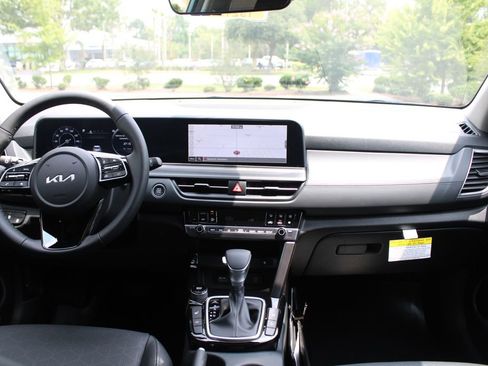 New 2026 Kia Seltos EX FWD image 23
