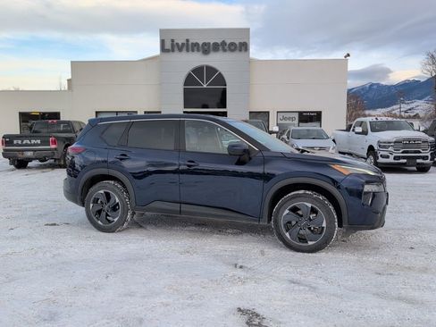 Used 2025 Nissan Rogue SV image 1