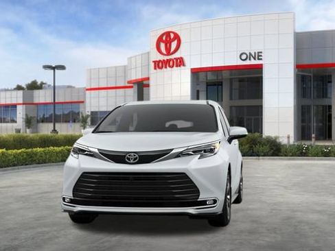 New 2026 Toyota Sienna Platinum image 19