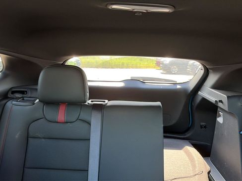 Used 2025 Chevrolet Trax RS FWD image 9
