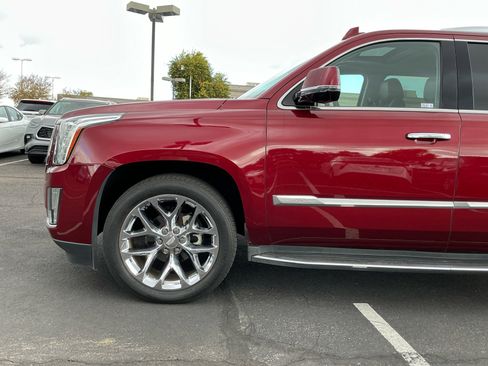 Used 2016 Cadillac Escalade Luxury image 24