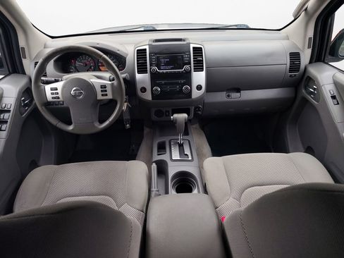 Used 2018 Nissan Frontier SV image 3