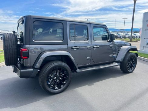 Used 2023 Jeep Wrangler Unlimited Sahara w/ Cold Weather Group AWD/4WD image 15