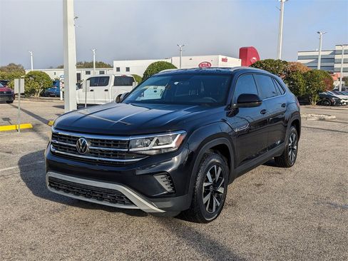 Certified 2022 Volkswagen Atlas Cross Sport SE image 3
