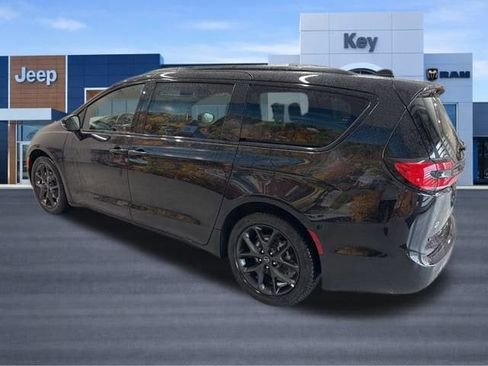 New 2026 Chrysler Pacifica Select w/ S Appearance Package FWD image 4