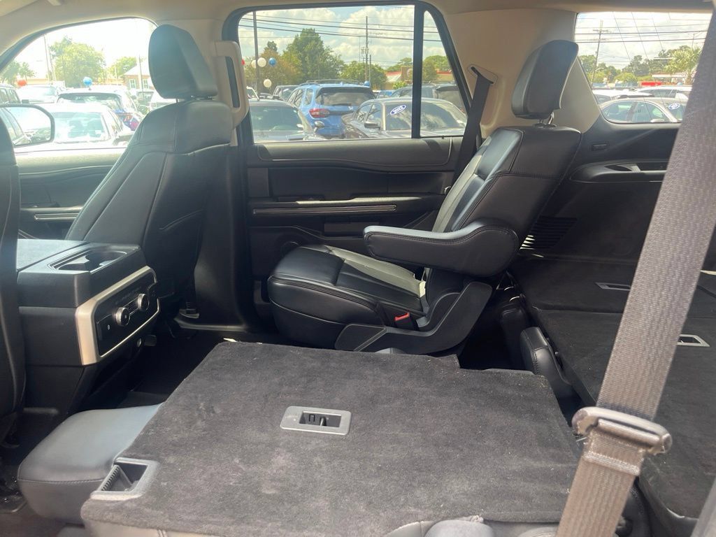 Used 2024 Ford Expedition XLT RWD image 11