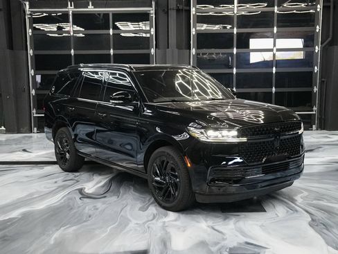 Used 2025 Lincoln Navigator Reserve AWD/4WD image 1